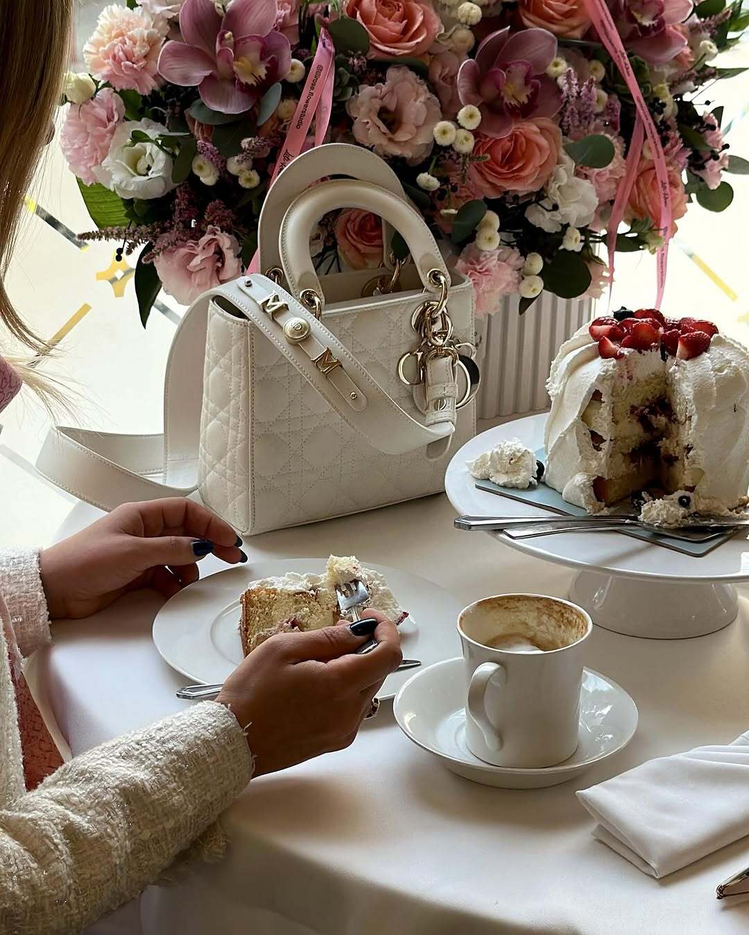 عکس/ جشن تولد لاکچری همسر بهرام رادان