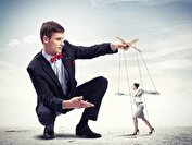 افراد کنترل‌گر چگونه اطرافیان خود را آزار می‌دهد؟