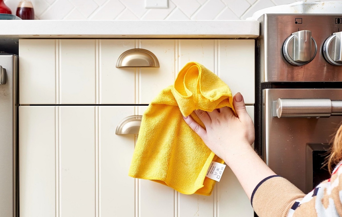 ترفندهای طلایی برای تمیز نگه داشتن آشپزخانه و خانهتکانی اصولی ترفندهای طلایی برای تمیز نگه داشتن آشپزخانه و خانهتکانی اصولی