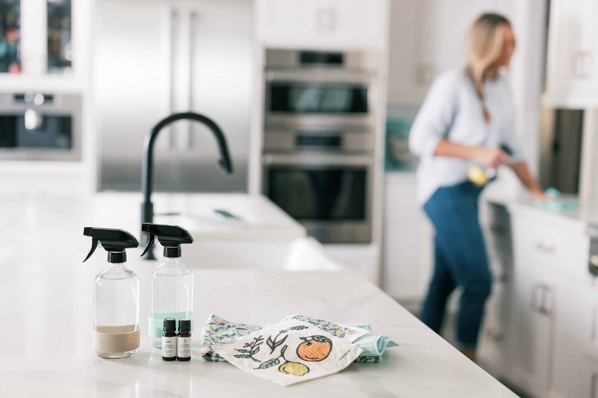 ترفندهای طلایی برای تمیز نگه داشتن آشپزخانه و خانهتکانی اصولی ترفندهای طلایی برای تمیز نگه داشتن آشپزخانه و خانهتکانی اصولی