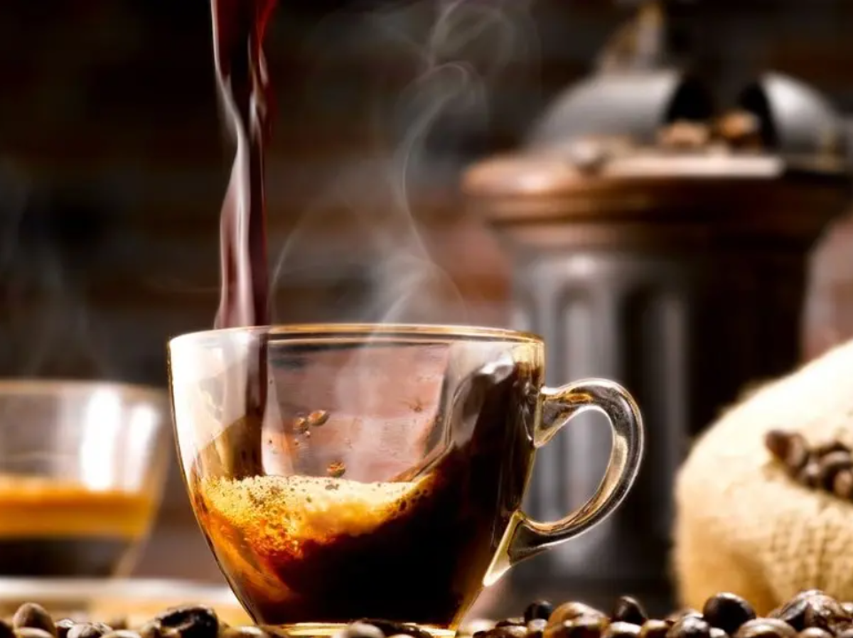 آیا خوردن قهوه باعث ریزش مو میشود؟ آیا خوردن قهوه باعث ریزش مو میشود؟