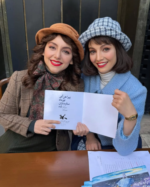 مهسا حجازی و نازنین بیاتی در پشت صحنه تاسیان مهسا حجازی و نازنین بیاتی در پشت صحنه تاسیان