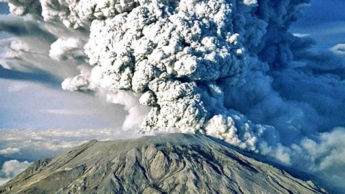 لحظه فرار کوهنوردان از آتشفشان دوکونو