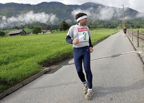 فواید شگفت انگیز پیاده‌روی رو به عقب