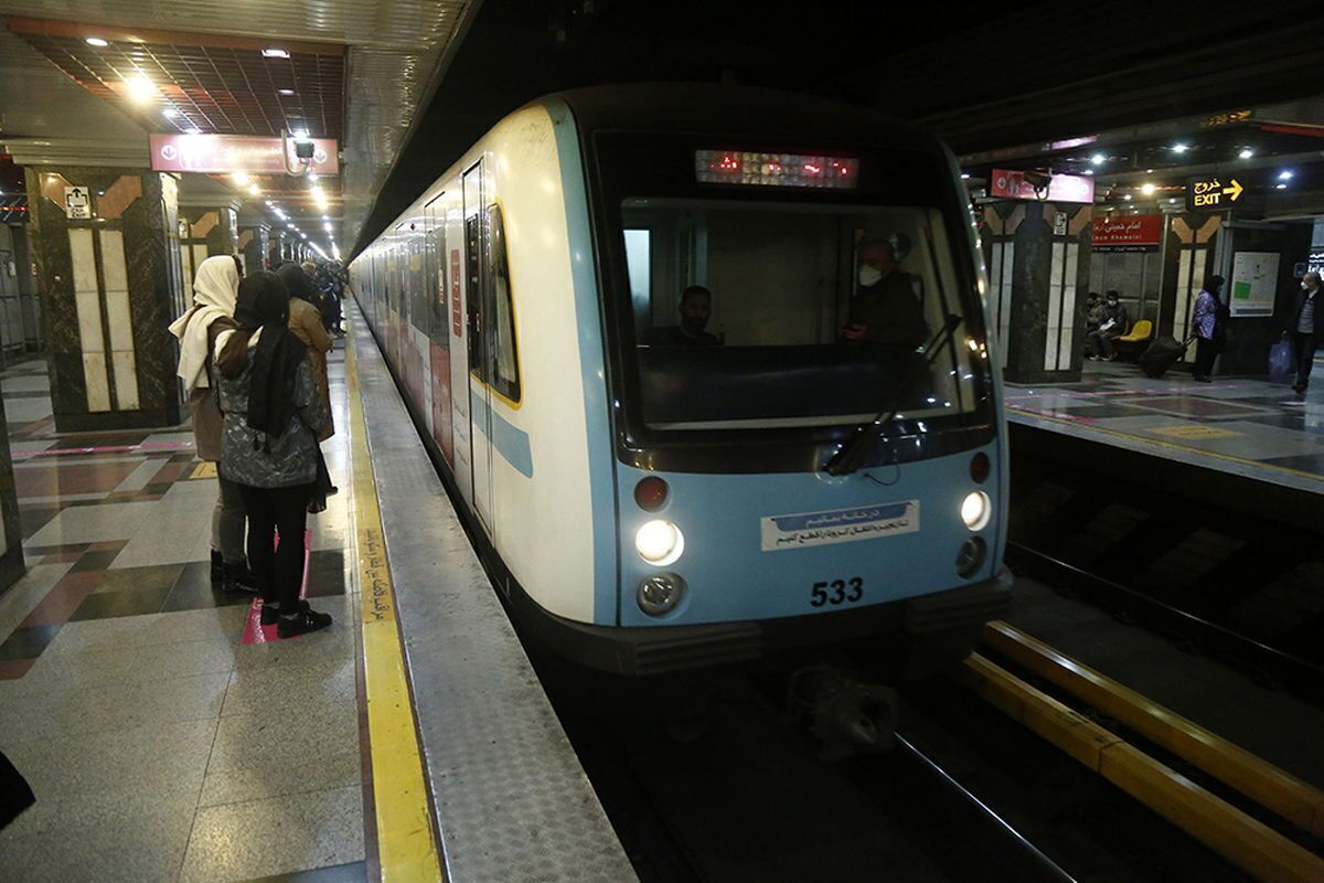 اولین تصاویر از ماجرای خودکشی ناکام زن جوان در مترو تهران