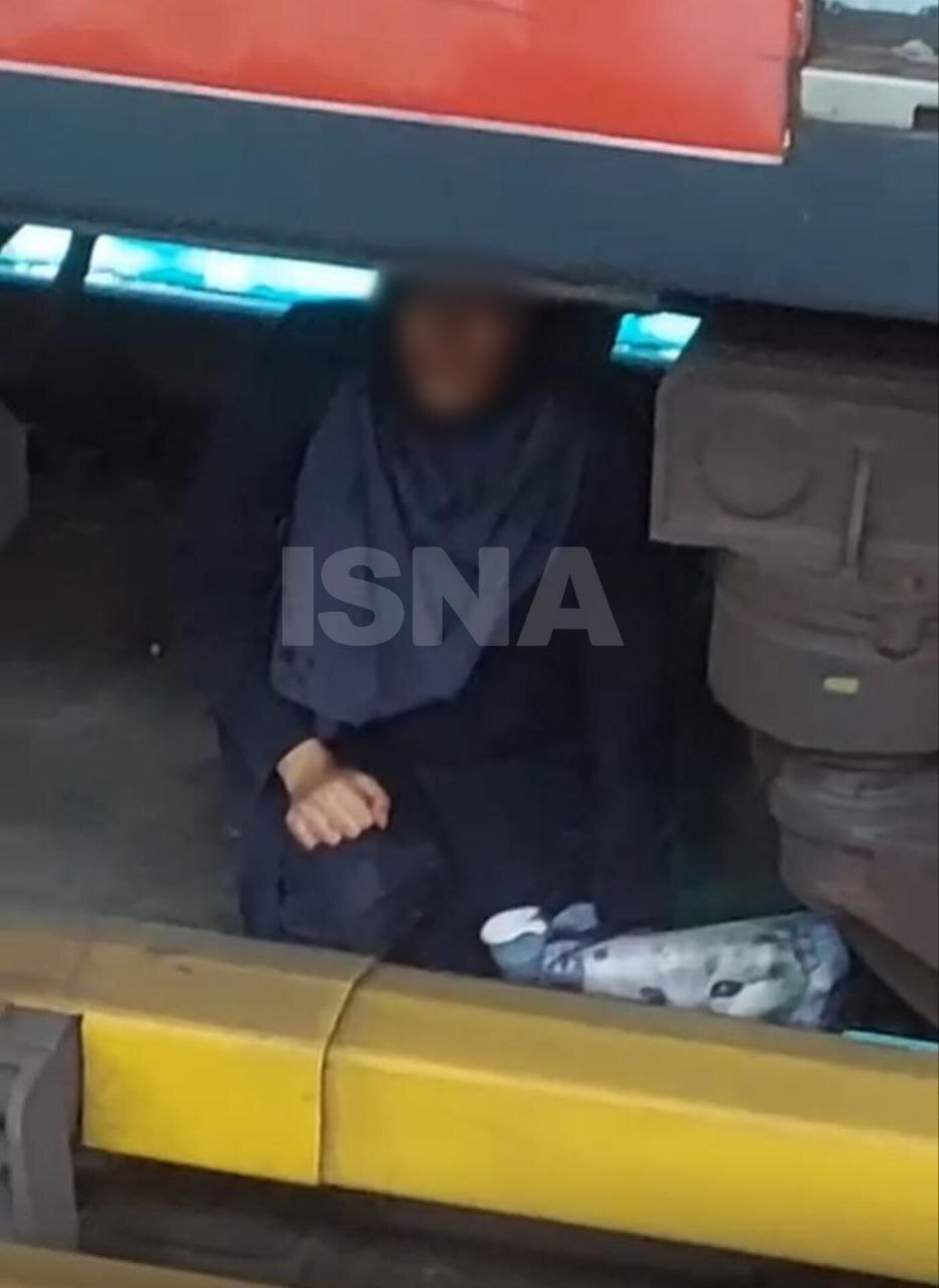 اولین تصاویر از ماجرای خودکشی ناکام زن جوان در مترو تهران