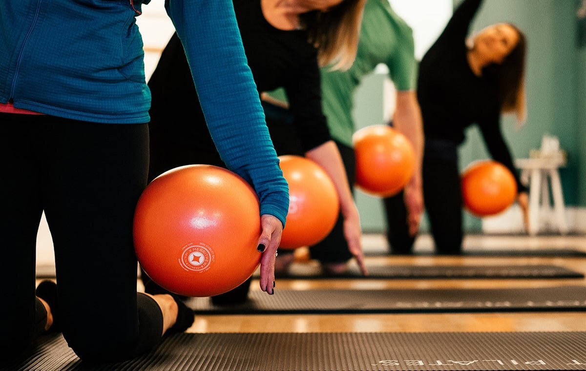 پیلاتس چیست و برای چه کسانی مفید است؟ پیلاتس چیست و برای چه کسانی مفید است؟