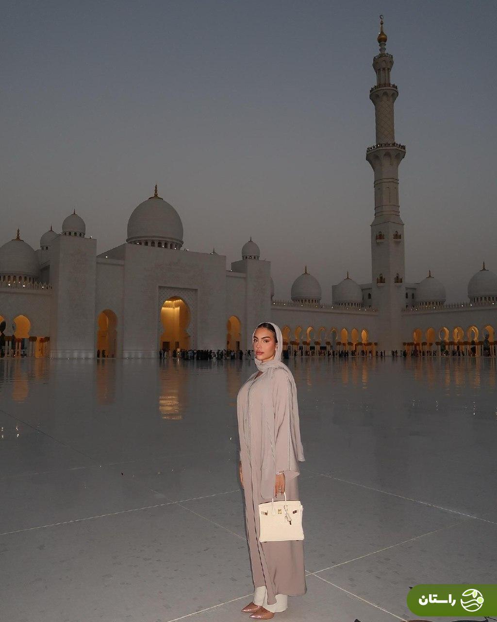 عکس/ جورجینا رودریگز با پوشش اسلامی در مسجد شیخ زاید امارات عکس/ جورجینا رودریگز با پوشش اسلامی در مسجد شیخ زاید امارات