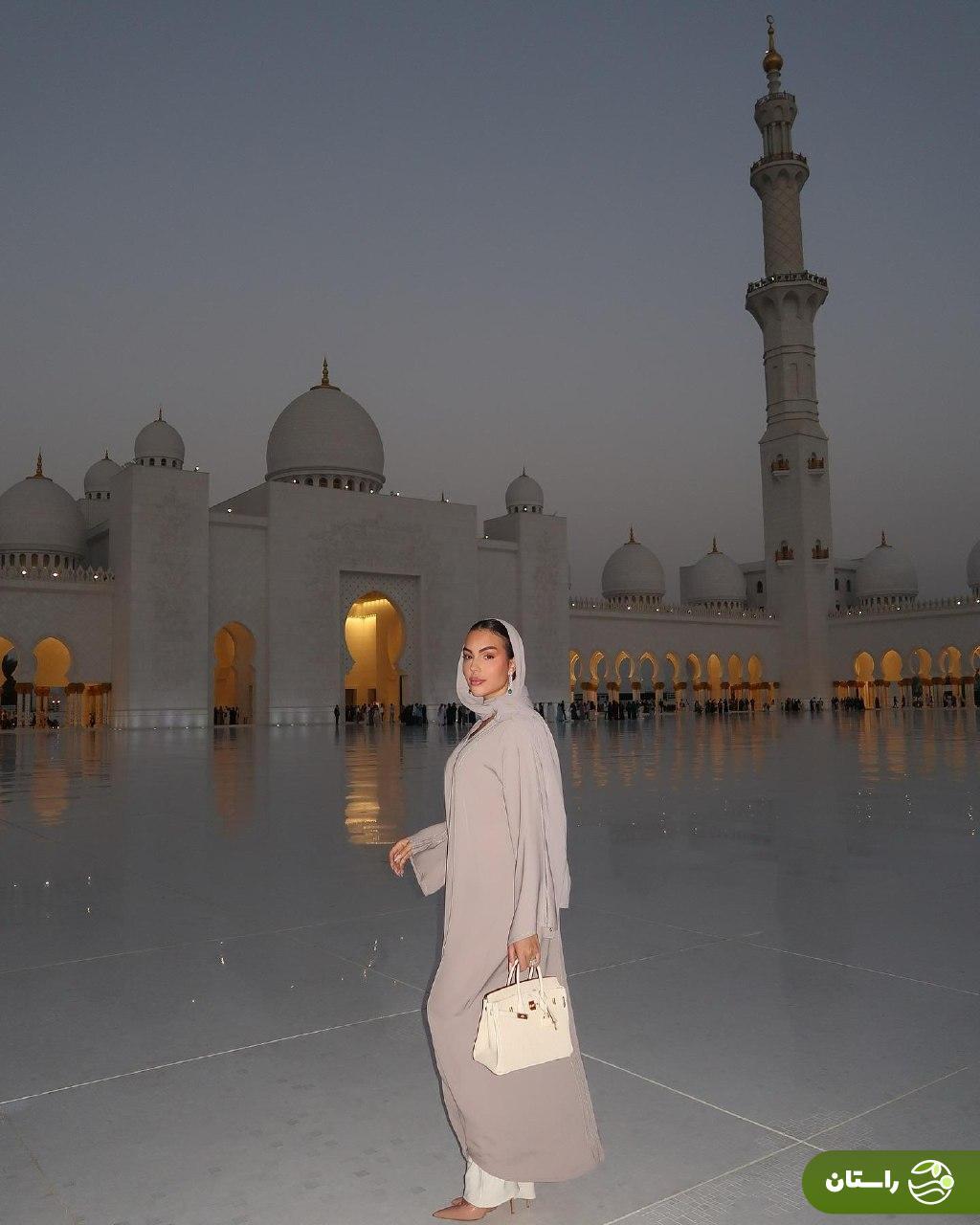 عکس/ جورجینا رودریگز با پوشش اسلامی در مسجد شیخ زاید امارات عکس/ جورجینا رودریگز با پوشش اسلامی در مسجد شیخ زاید امارات