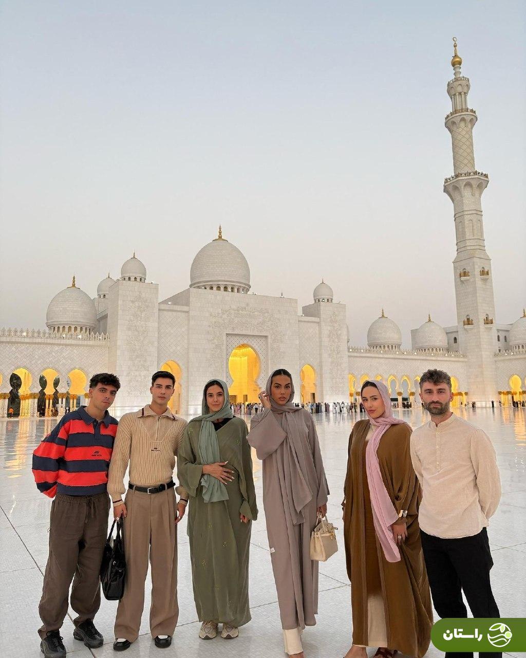 عکس/ جورجینا رودریگز با پوشش اسلامی در مسجد شیخ زاید امارات عکس/ جورجینا رودریگز با پوشش اسلامی در مسجد شیخ زاید امارات