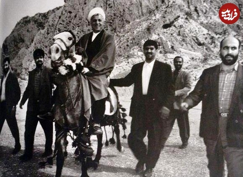 عکس/ هاشمی رفسنجانی در حال اسب‌سواری در دهه ۱۳۷۰
