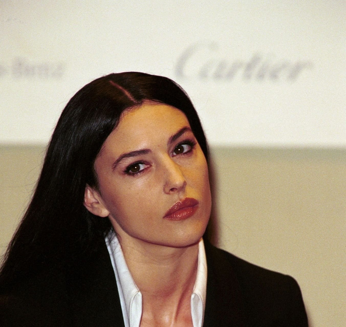 عکس/ تیپ و چهره متفاوت مونیکا بلوچی ۲۵ سال پیش با لباس رسمی عکس/ تیپ و چهره متفاوت مونیکا بلوچی ۲۵ سال پیش با لباس رسمی