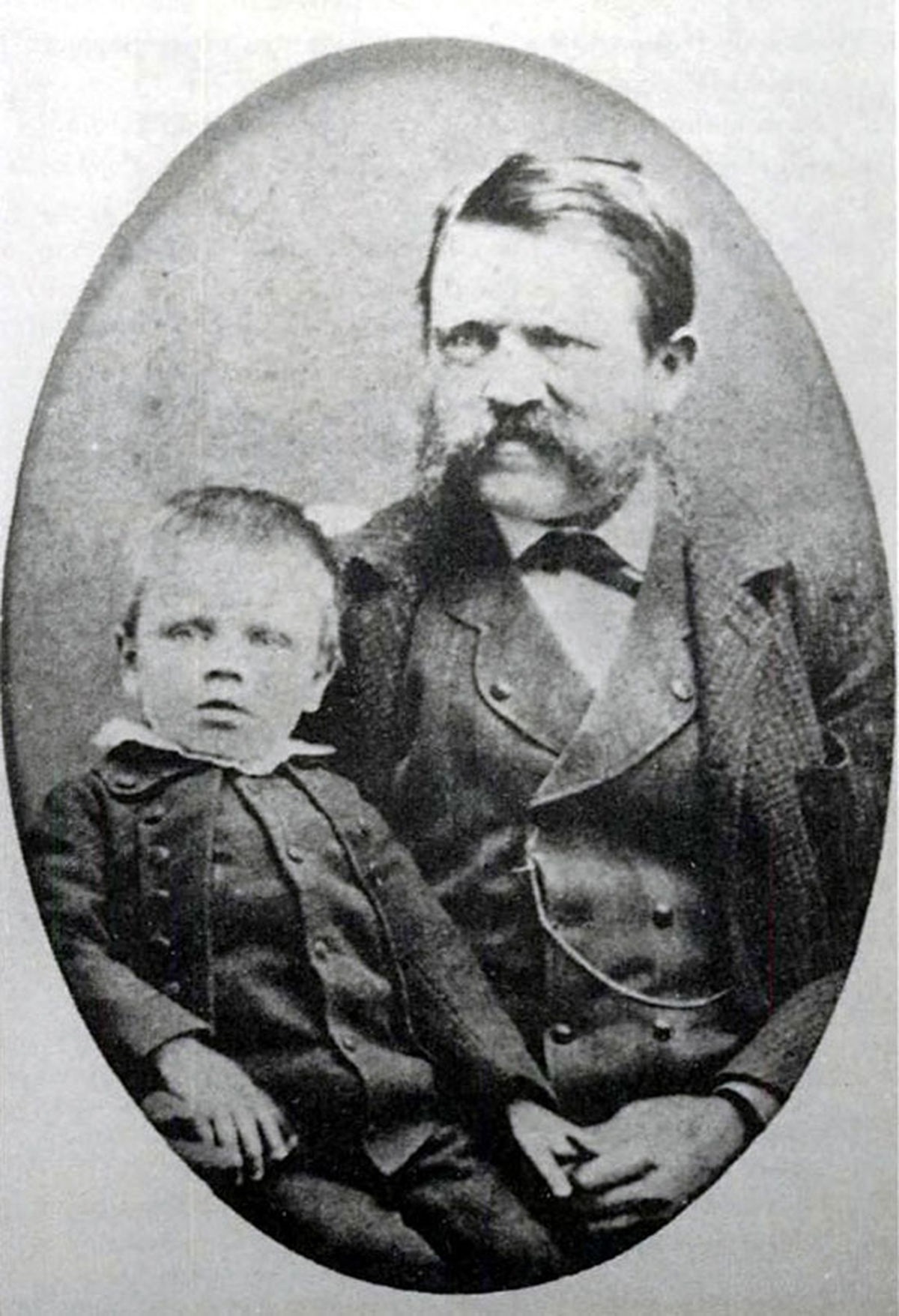 کودکی آدولف هیتلر