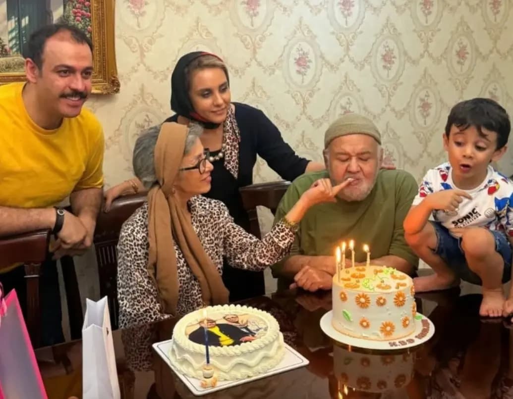 عکس/ جشن تولد همسر اکبر عبدی در کنار خانواده