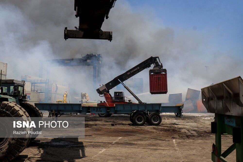 سومین روز از حادثه انفجار در اسکله شهید رجایی - بندر عباس