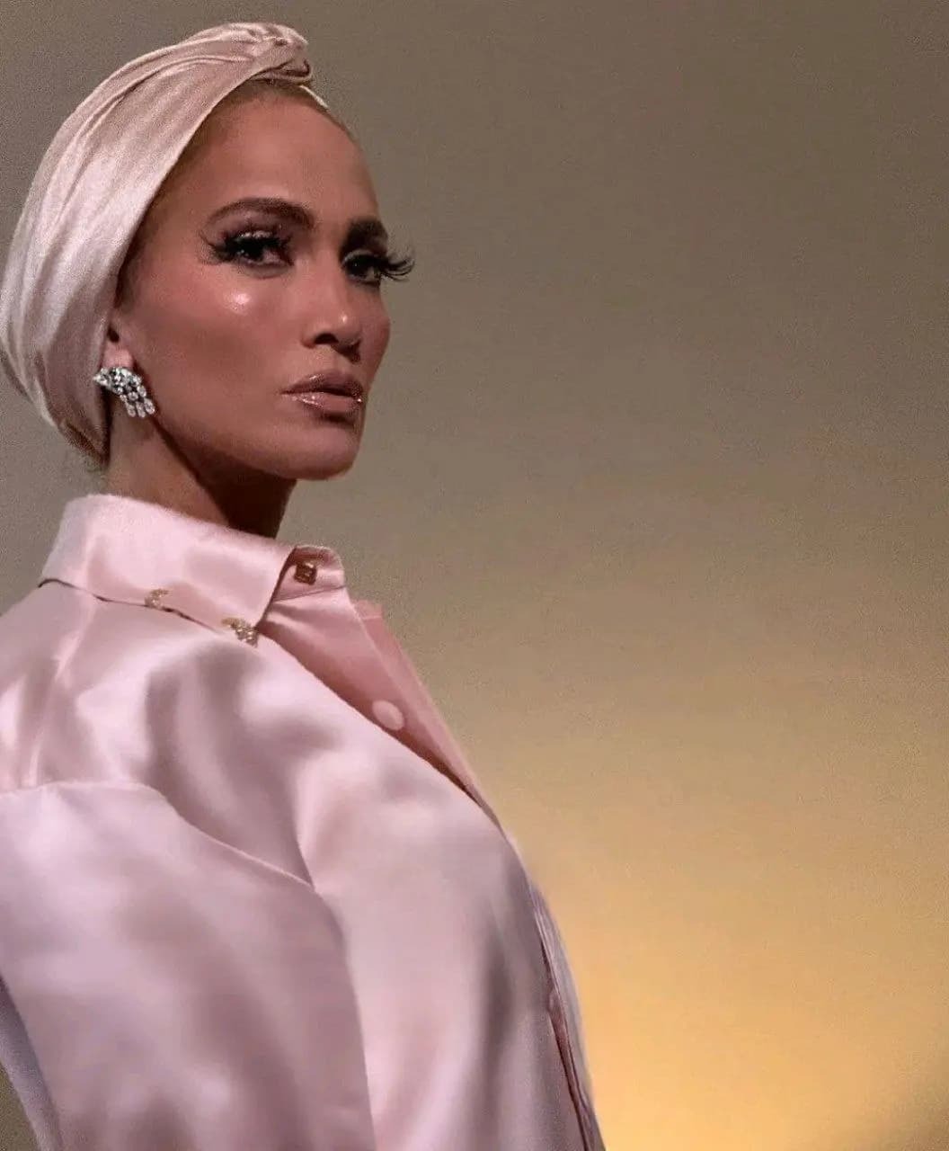 استایل باحجاب جنیفر لوپز جلب توجه کرد استایل باحجاب جنیفر لوپز جلب توجه کرد