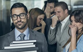 چرا بدن بعضی از افراد بوی بد می‌دهد؟