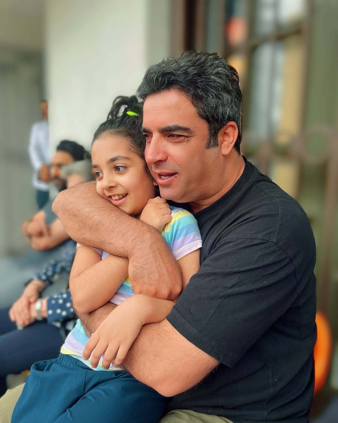 عکس/ قاب عاشقانه منوچهر هادی و سوفیا در آخرین روز مدرسه