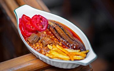 خورش قیمه با سیب‌زمینی یا بادمجان: کدام یک اصیل‌تر است؟!