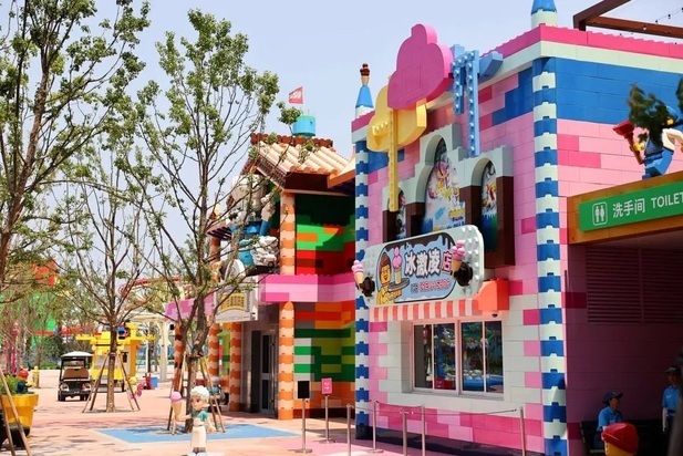 مجموعه شگفتانگیز از بزرگترین لگولند جهان مجموعه شگفتانگیز از بزرگترین لگولند جهان