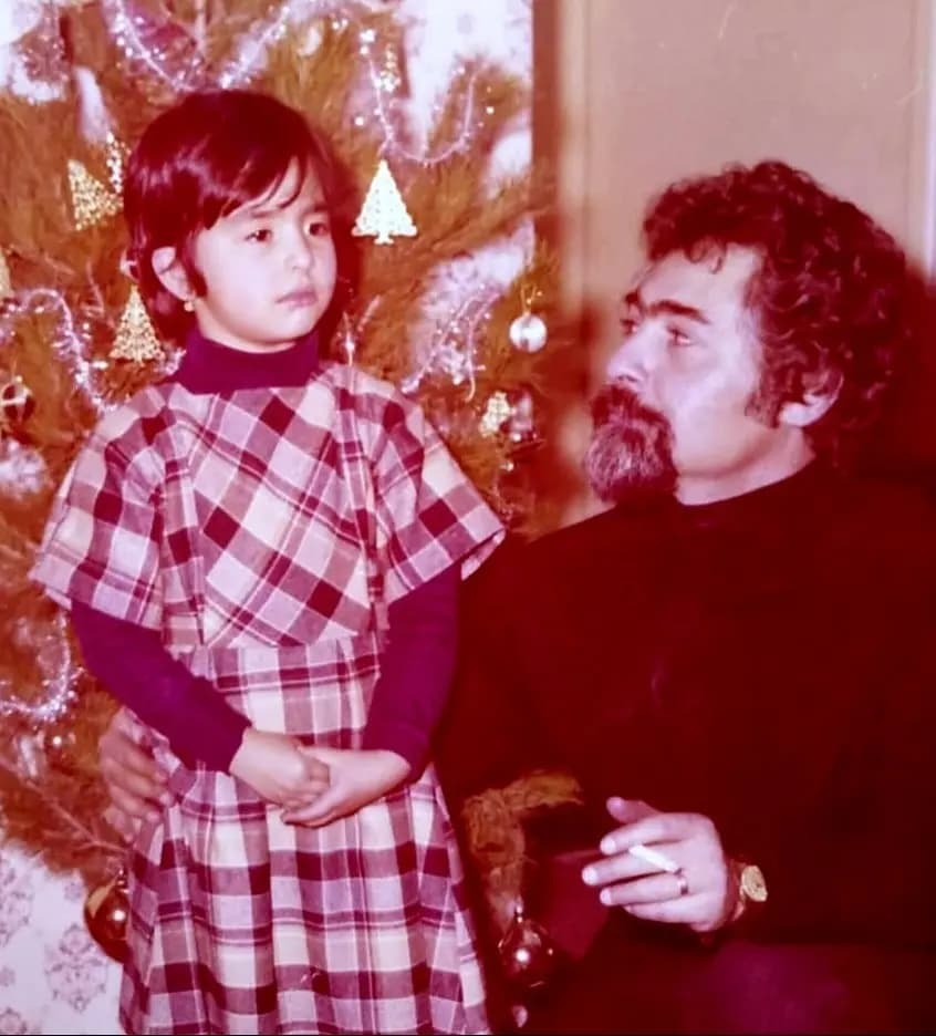 عکس/ ماهایا پطروسیان ۵۴ سال پیش در کنار پدرش عکس/ ماهایا پطروسیان ۵۴ سال پیش در کنار پدرش