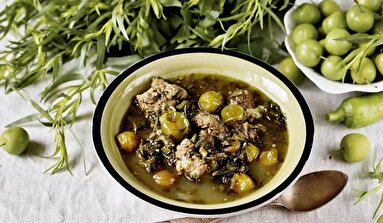 خورشت گوجه سبز؛ لذت تابستانی با طعمی خاص و متفاوت