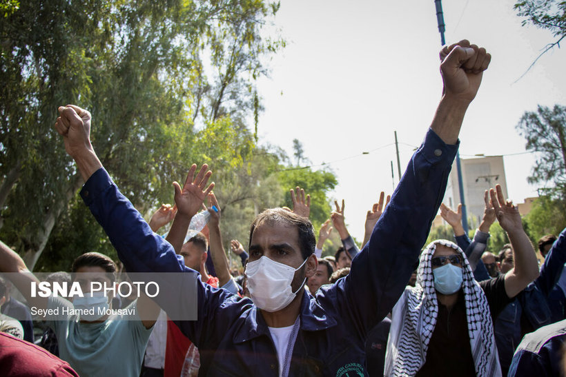 تجمع جمعی از کارگران نیشکر هفت‌تپه مقابل استانداری خوزستان