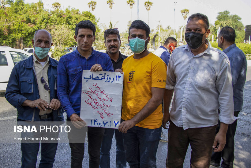 تجمع جمعی از کارگران نیشکر هفت‌تپه مقابل استانداری خوزستان