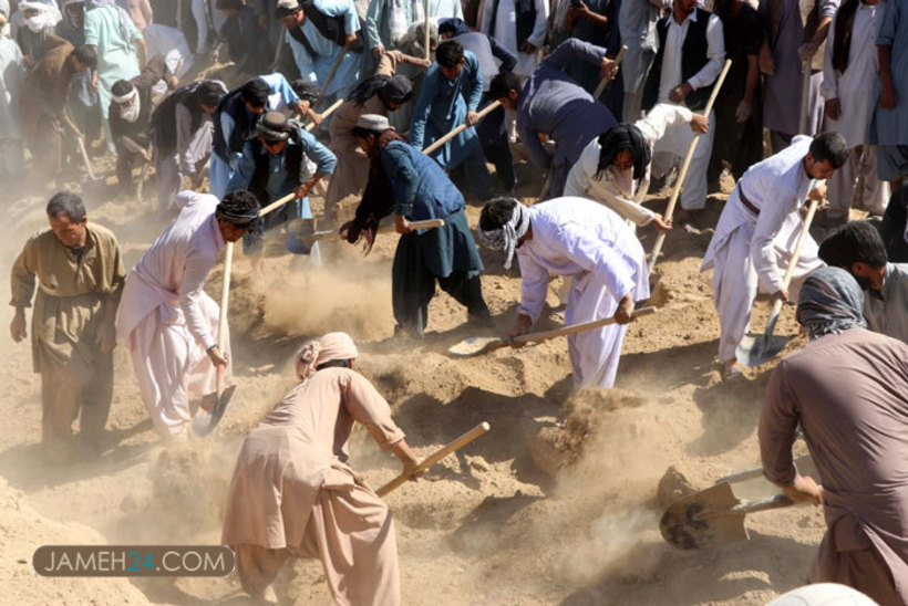 مراسم تدفین کشته‌شدگان مسجد شیعیان قندهار