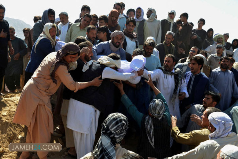 مراسم تدفین کشته‌شدگان مسجد شیعیان قندهار