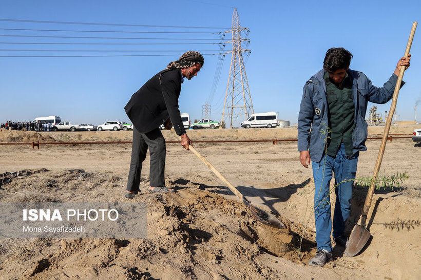 آغاز عملیات اجرایی طرح ۲۰۰۰ هکتاری بیابان‌زدایی در خوزستان/ تصاویر