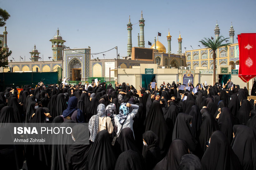 تجمع جمعی از زنان افغان در اعتراض به طالبان در قم/ تصاویر